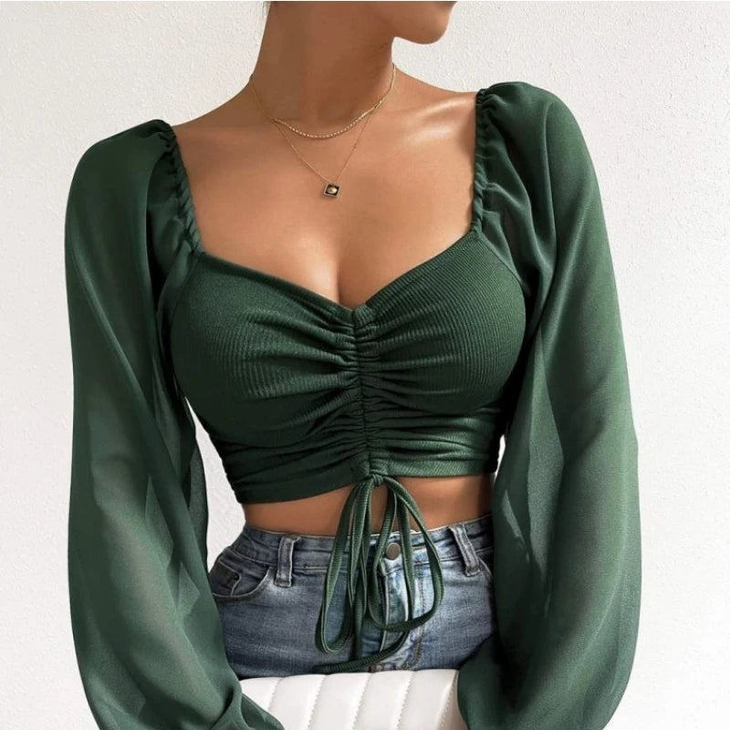 Vrouwelijke croptop met lange mouwen