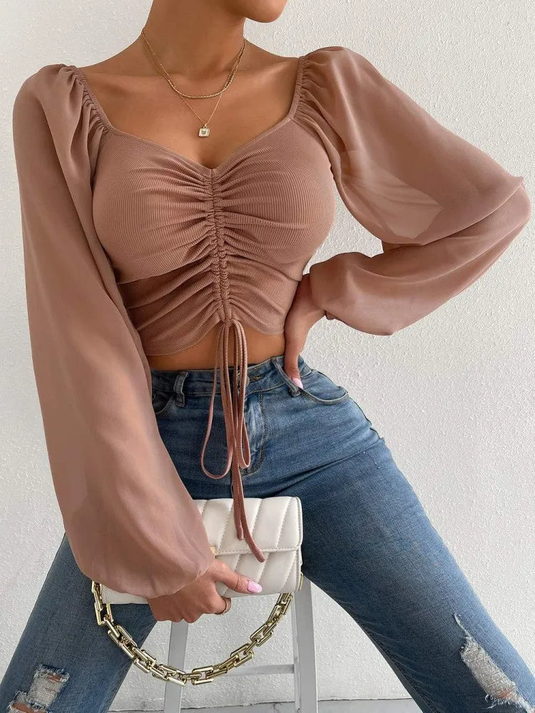 Vrouwelijke croptop met lange mouwen